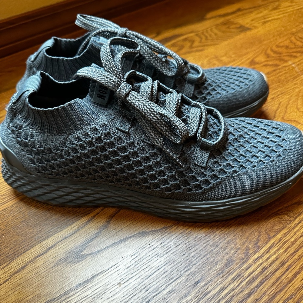 No Bull- Knit Runner, Gray with gum bottom